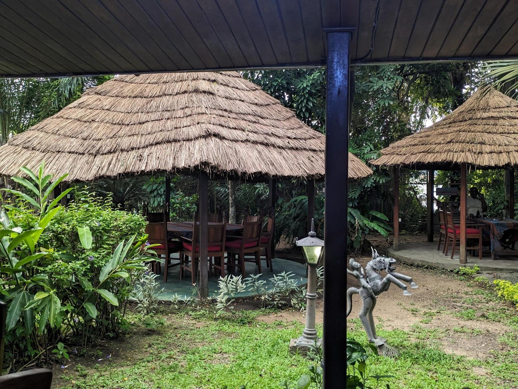 Hotel Foyer Du Marin Douala Exterior foto